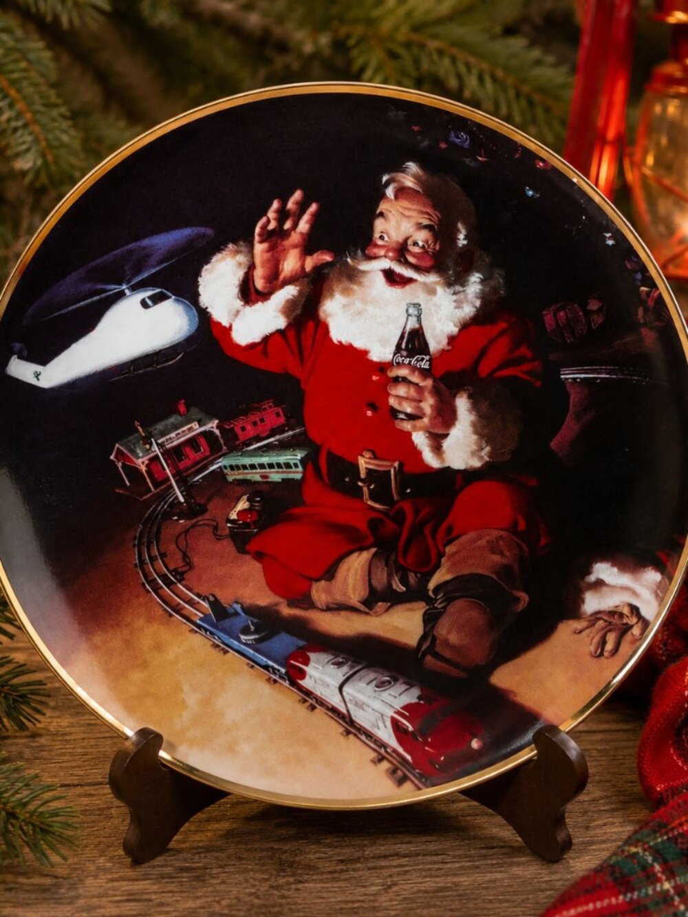 Vintage Coca-Cola Santa Collector Plate – Toy Train & Helicopter Scene – Limited